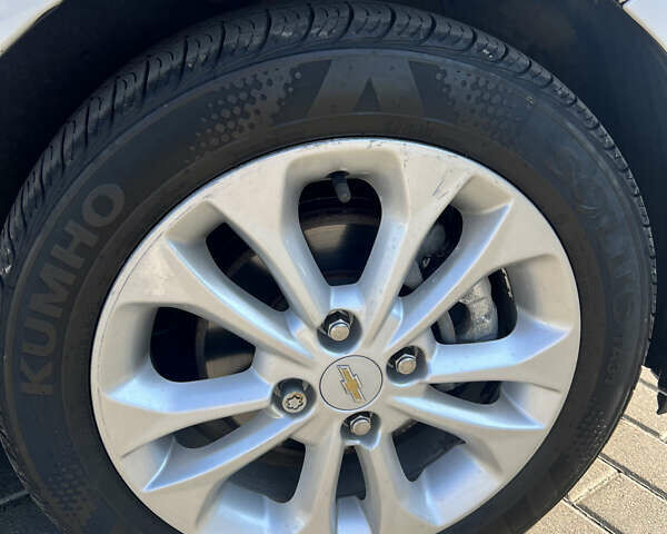 Білий Шевроле Спарк, об'ємом двигуна 1.4 л та пробігом 50 тис. км за 8500 $, фото 15 на Automoto.ua