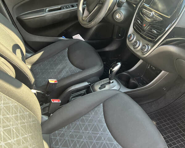 Білий Шевроле Спарк, об'ємом двигуна 1.4 л та пробігом 50 тис. км за 8500 $, фото 20 на Automoto.ua