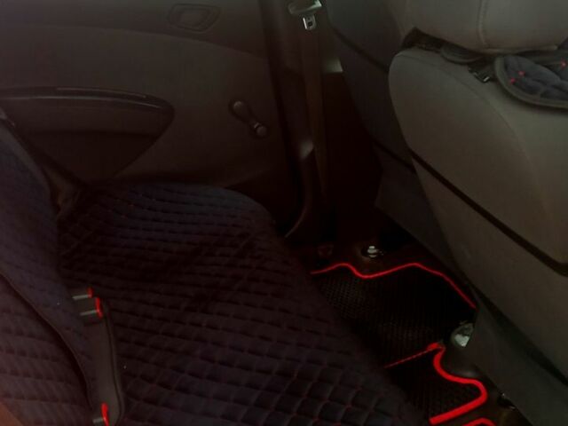 Шевроле Спарк 2010 у Червоноград на Automoto.ua Червоний Шевроле Спарк, об'ємом двигуна 1 л та пробігом 138 тис. км за 4200 $, фото 3 на Automoto.ua