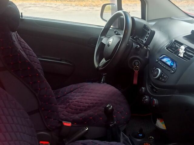 Шевроле Спарк 2010 у Червоноград на Automoto.ua Червоний Шевроле Спарк, об'ємом двигуна 1 л та пробігом 138 тис. км за 4200 $, фото 4 на Automoto.ua