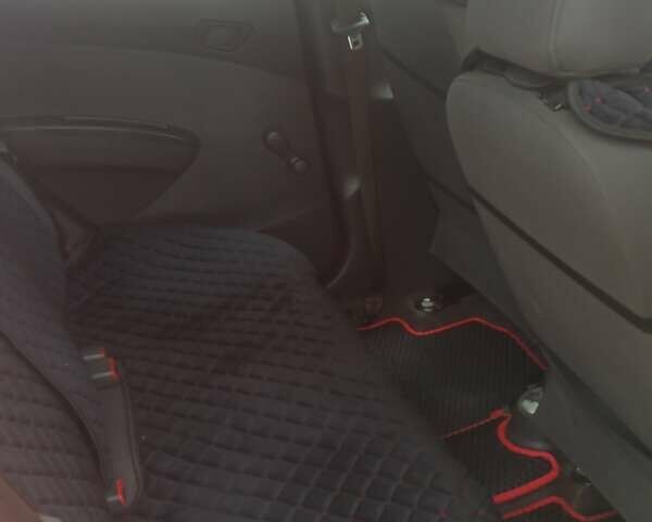 Шевроле Спарк 2010 у Червоноград на Automoto.ua Червоний Шевроле Спарк, об'ємом двигуна 1 л та пробігом 138 тис. км за 4200 $, фото 5 на Automoto.ua