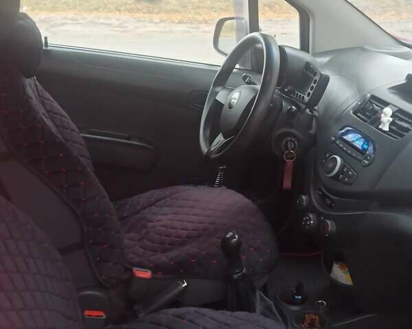 Шевроле Спарк 2010 у Червоноград на Automoto.ua Червоний Шевроле Спарк, об'ємом двигуна 1 л та пробігом 138 тис. км за 4200 $, фото 4 на Automoto.ua