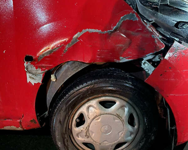 Красный Шевроле Спарк, объемом двигателя 1 л и пробегом 134 тыс. км за 2000 $, фото 3 на Automoto.ua