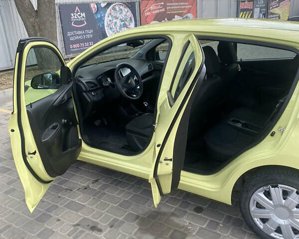 Жовтий Шевроле Спарк, об'ємом двигуна 1.4 л та пробігом 120 тис. км за 7200 $, фото 7 на Automoto.ua