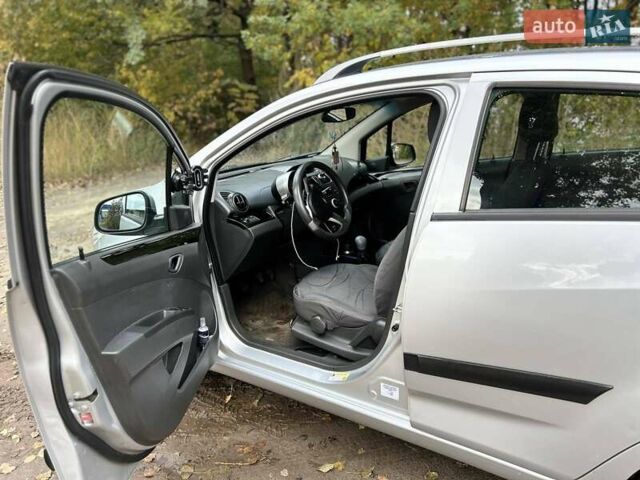 Серый Шевроле Спарк, объемом двигателя 1 л и пробегом 142 тыс. км за 3800 $, фото 8 на Automoto.ua