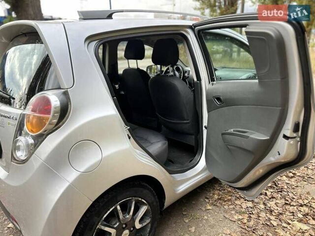 Серый Шевроле Спарк, объемом двигателя 1 л и пробегом 142 тыс. км за 3800 $, фото 4 на Automoto.ua