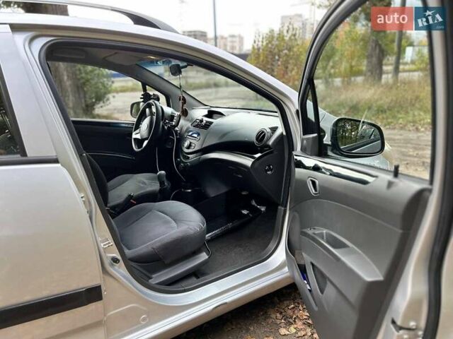 Серый Шевроле Спарк, объемом двигателя 1 л и пробегом 142 тыс. км за 3800 $, фото 6 на Automoto.ua