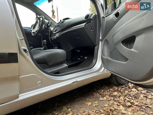 Серый Шевроле Спарк, объемом двигателя 1 л и пробегом 142 тыс. км за 3800 $, фото 2 на Automoto.ua