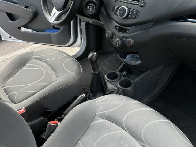 Серый Шевроле Спарк, объемом двигателя 1 л и пробегом 100 тыс. км за 4899 $, фото 5 на Automoto.ua