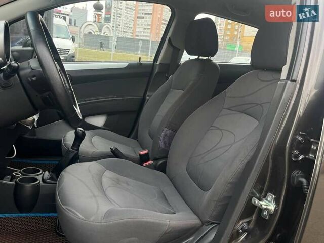 Сірий Шевроле Спарк, об'ємом двигуна 1.21 л та пробігом 93 тис. км за 6790 $, фото 8 на Automoto.ua