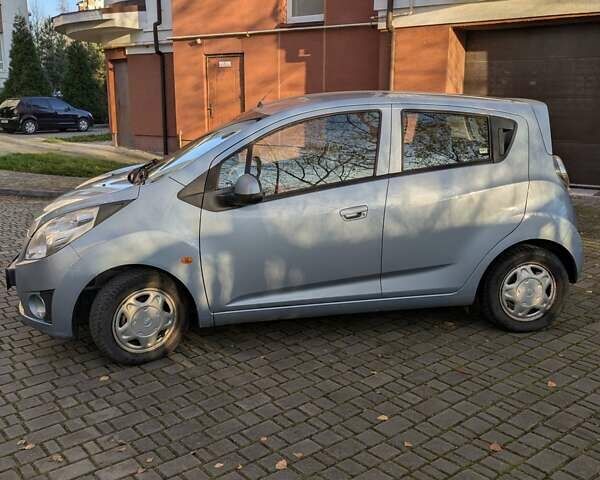 Синий Шевроле Спарк, объемом двигателя 1 л и пробегом 150 тыс. км за 4000 $, фото 1 на Automoto.ua