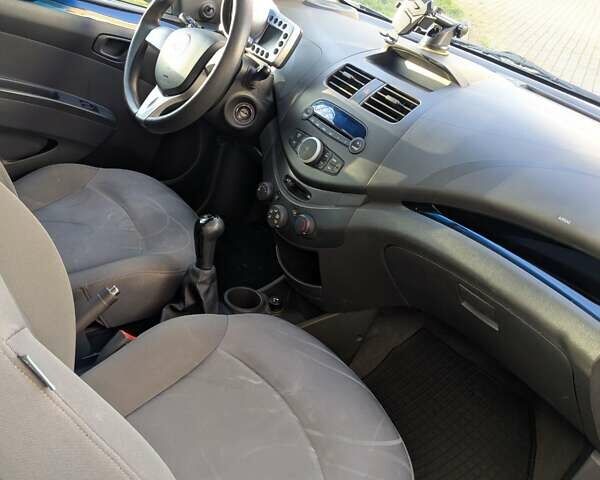 Синий Шевроле Спарк, объемом двигателя 1 л и пробегом 150 тыс. км за 4000 $, фото 4 на Automoto.ua