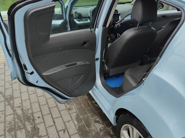 Синий Шевроле Спарк, объемом двигателя 0 л и пробегом 120 тыс. км за 6000 $, фото 3 на Automoto.ua