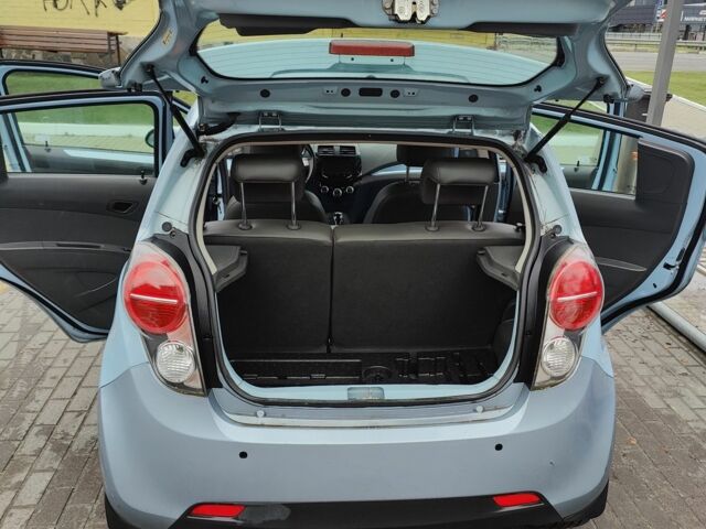 Синий Шевроле Спарк, объемом двигателя 0 л и пробегом 120 тыс. км за 6000 $, фото 1 на Automoto.ua