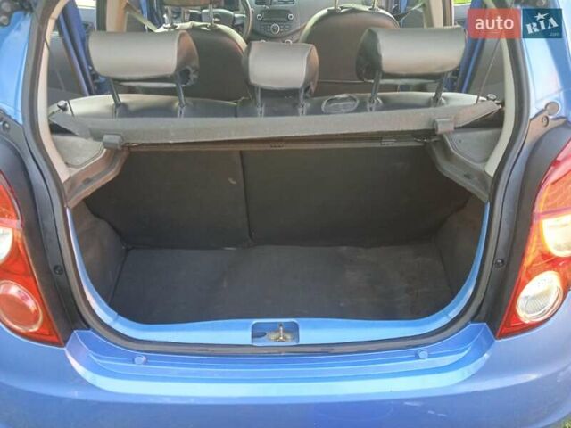 Синий Шевроле Спарк, объемом двигателя 1 л и пробегом 152 тыс. км за 5200 $, фото 4 на Automoto.ua