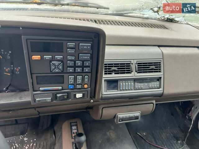 Белый Шевроле Субурбан, объемом двигателя 5.7 л и пробегом 250 тыс. км за 4500 $, фото 10 на Automoto.ua