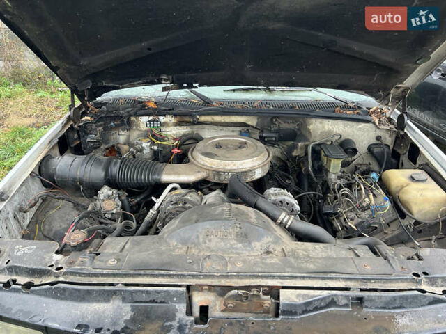 Белый Шевроле Субурбан, объемом двигателя 5.7 л и пробегом 250 тыс. км за 4500 $, фото 13 на Automoto.ua