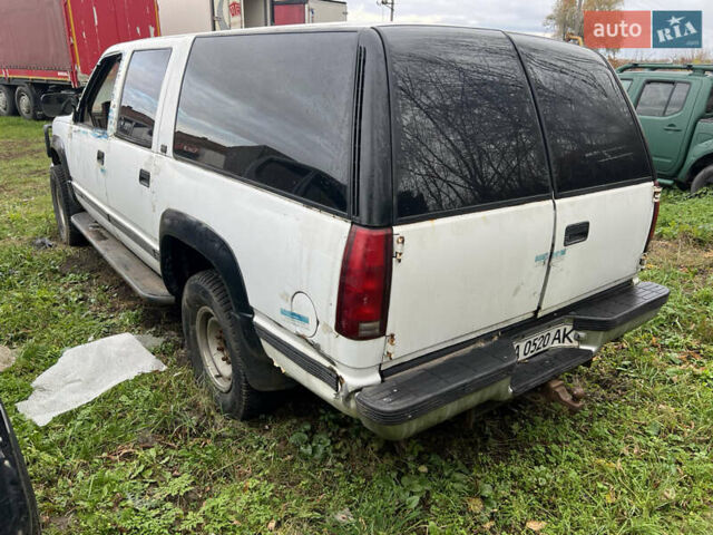 Белый Шевроле Субурбан, объемом двигателя 5.7 л и пробегом 250 тыс. км за 4500 $, фото 6 на Automoto.ua