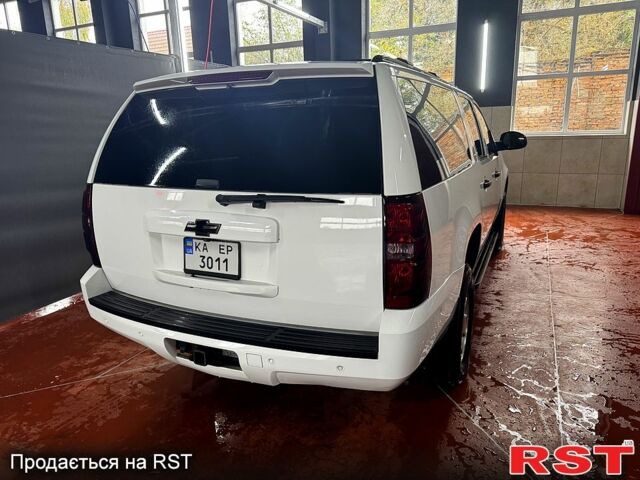 Шевроле Субурбан 2011 у Рівному на Automoto.ua Білий Шевроле Субурбан, об'ємом двигуна 5.3 л та пробігом 190 тис. км за 21000 $, фото 9 на Automoto.ua