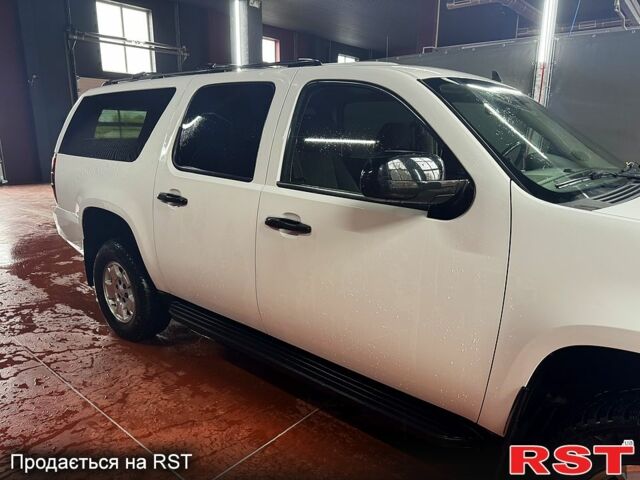 Шевроле Субурбан 2011 у Рівному на Automoto.ua Білий Шевроле Субурбан, об'ємом двигуна 5.3 л та пробігом 190 тис. км за 21000 $, фото 2 на Automoto.ua