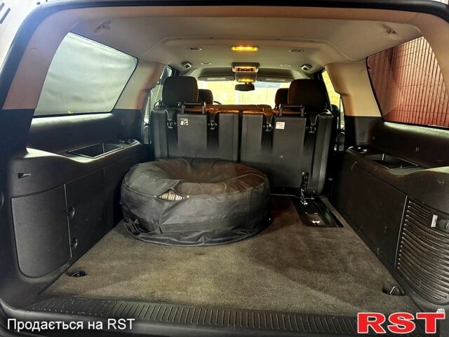 Шевроле Субурбан 2011 у Рівному на Automoto.ua Білий Шевроле Субурбан, об'ємом двигуна 5.3 л та пробігом 190 тис. км за 21000 $, фото 5 на Automoto.ua