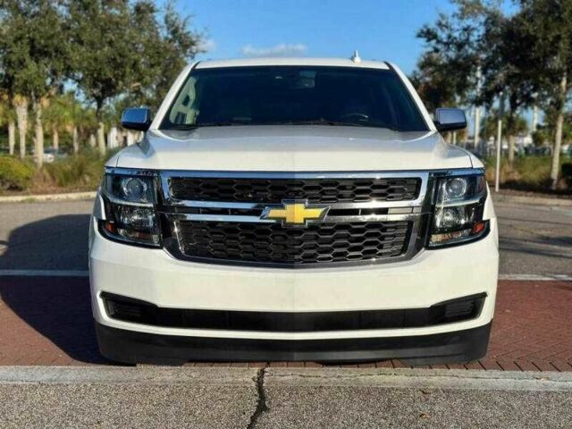 Белый Шевроле Субурбан, объемом двигателя 5.3 л и пробегом 55 тыс. км за 5500 $, фото 3 на Automoto.ua