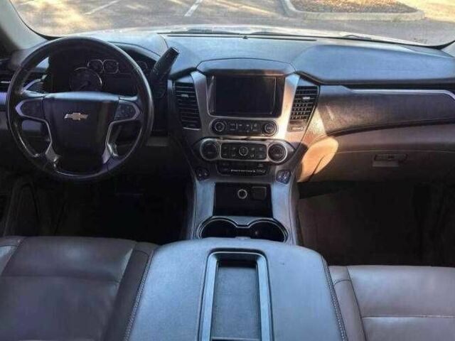 Белый Шевроле Субурбан, объемом двигателя 5.3 л и пробегом 55 тыс. км за 5500 $, фото 7 на Automoto.ua