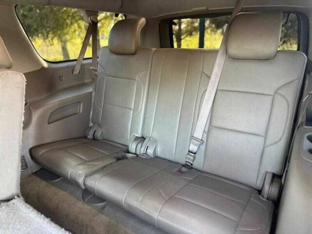 Белый Шевроле Субурбан, объемом двигателя 5.3 л и пробегом 55 тыс. км за 5500 $, фото 13 на Automoto.ua