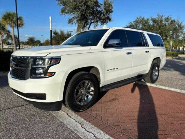 Белый Шевроле Субурбан, объемом двигателя 5.3 л и пробегом 55 тыс. км за 5500 $, фото 1 на Automoto.ua