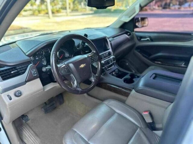 Белый Шевроле Субурбан, объемом двигателя 5.3 л и пробегом 55 тыс. км за 5500 $, фото 6 на Automoto.ua