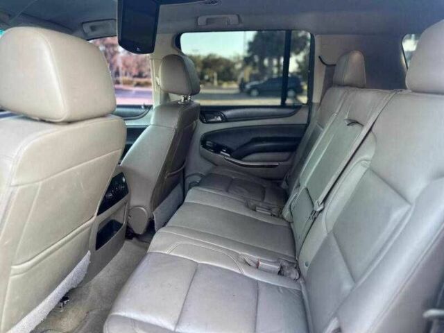 Белый Шевроле Субурбан, объемом двигателя 5.3 л и пробегом 55 тыс. км за 5500 $, фото 9 на Automoto.ua