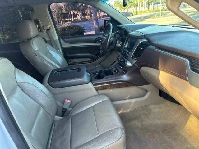 Белый Шевроле Субурбан, объемом двигателя 5.3 л и пробегом 55 тыс. км за 5500 $, фото 8 на Automoto.ua