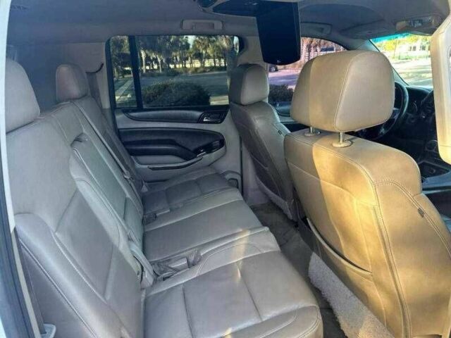 Белый Шевроле Субурбан, объемом двигателя 5.3 л и пробегом 55 тыс. км за 5500 $, фото 10 на Automoto.ua