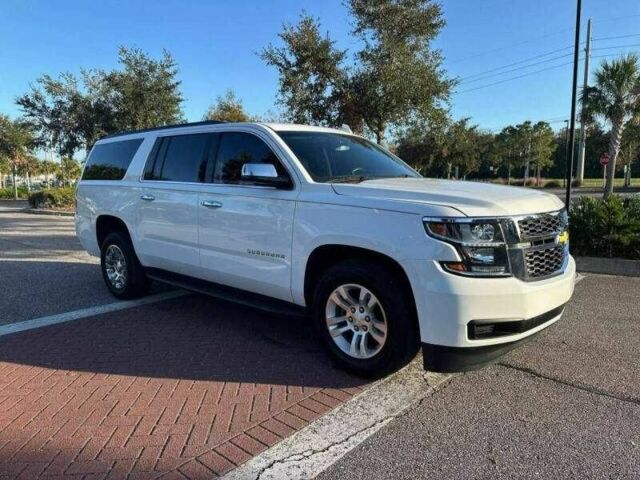 Белый Шевроле Субурбан, объемом двигателя 5.3 л и пробегом 55 тыс. км за 5500 $, фото 4 на Automoto.ua