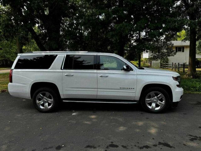 Белый Шевроле Субурбан, объемом двигателя 5.3 л и пробегом 198 тыс. км за 38500 $, фото 3 на Automoto.ua