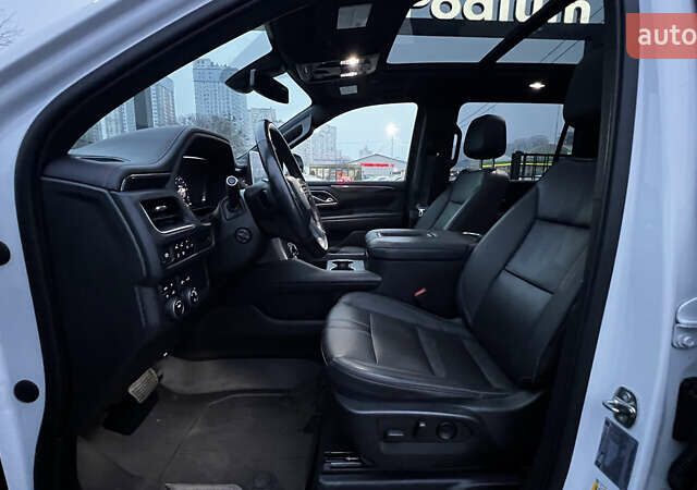 Белый Шевроле Субурбан, объемом двигателя 3 л и пробегом 79 тыс. км за 65999 $, фото 20 на Automoto.ua