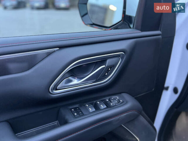 Белый Шевроле Субурбан, объемом двигателя 3 л и пробегом 79 тыс. км за 65999 $, фото 16 на Automoto.ua