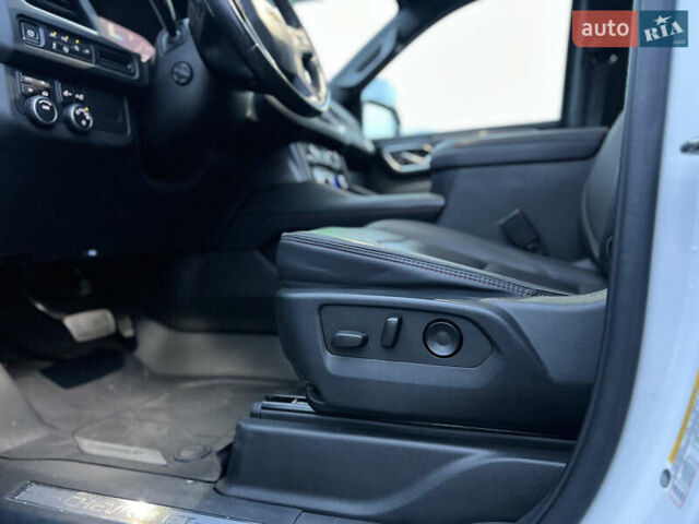 Белый Шевроле Субурбан, объемом двигателя 3 л и пробегом 79 тыс. км за 65999 $, фото 18 на Automoto.ua