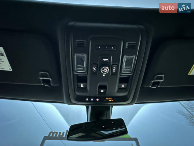 Белый Шевроле Субурбан, объемом двигателя 3 л и пробегом 79 тыс. км за 65999 $, фото 52 на Automoto.ua