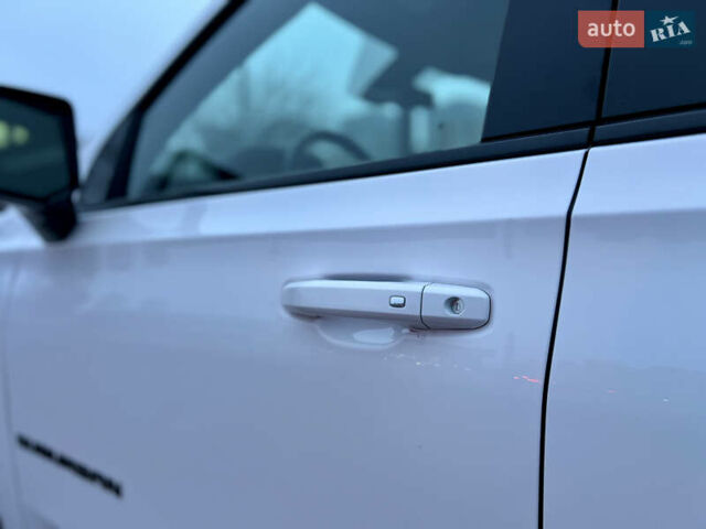 Белый Шевроле Субурбан, объемом двигателя 3 л и пробегом 79 тыс. км за 65999 $, фото 13 на Automoto.ua