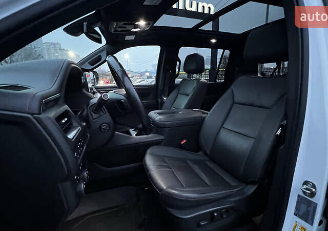 Белый Шевроле Субурбан, объемом двигателя 3 л и пробегом 79 тыс. км за 65999 $, фото 21 на Automoto.ua