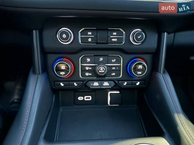 Белый Шевроле Субурбан, объемом двигателя 3 л и пробегом 79 тыс. км за 65999 $, фото 51 на Automoto.ua