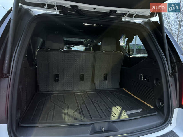 Белый Шевроле Субурбан, объемом двигателя 3 л и пробегом 79 тыс. км за 65999 $, фото 27 на Automoto.ua