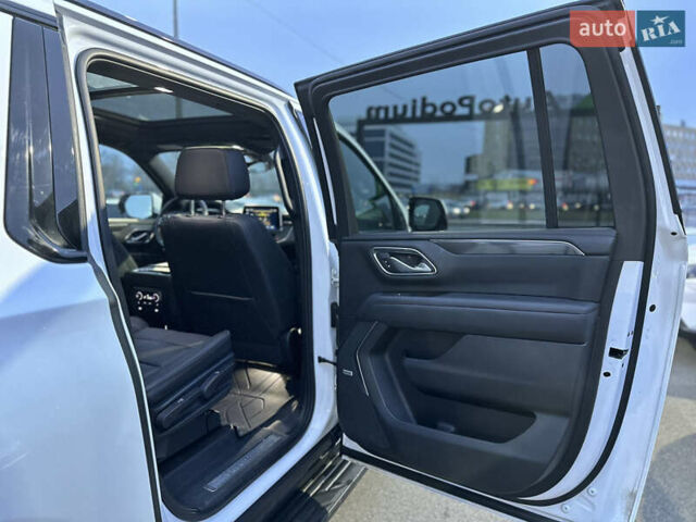 Белый Шевроле Субурбан, объемом двигателя 3 л и пробегом 79 тыс. км за 65999 $, фото 30 на Automoto.ua