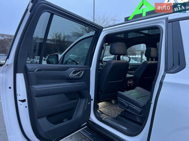 Белый Шевроле Субурбан, объемом двигателя 3 л и пробегом 79 тыс. км за 65999 $, фото 22 на Automoto.ua