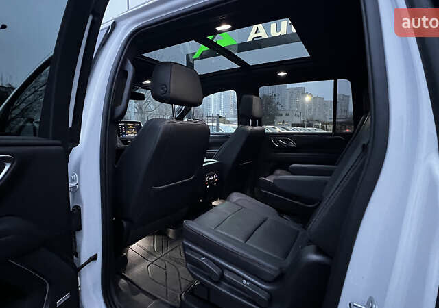 Белый Шевроле Субурбан, объемом двигателя 3 л и пробегом 79 тыс. км за 65999 $, фото 24 на Automoto.ua