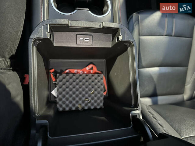 Белый Шевроле Субурбан, объемом двигателя 3 л и пробегом 79 тыс. км за 65999 $, фото 53 на Automoto.ua