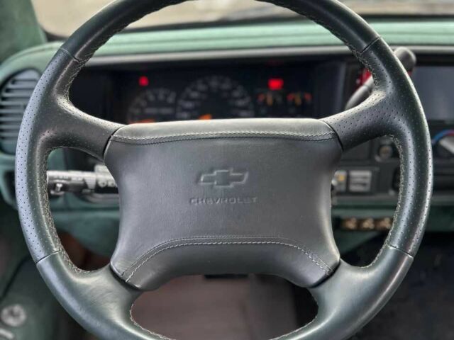 Черный Шевроле Субурбан, объемом двигателя 7.5 л и пробегом 565 тыс. км за 12000 $, фото 14 на Automoto.ua