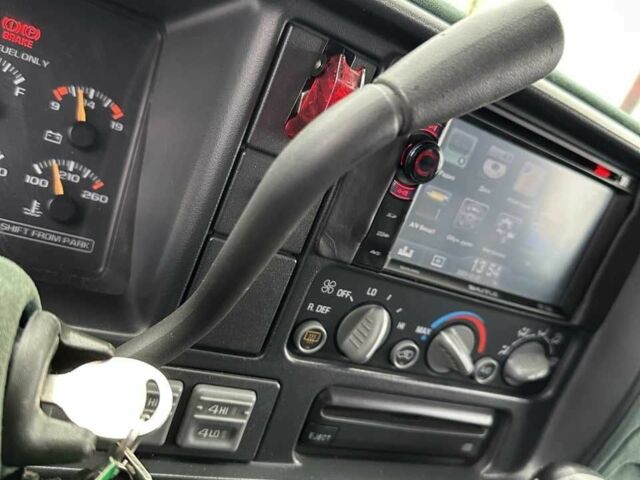 Черный Шевроле Субурбан, объемом двигателя 7.5 л и пробегом 565 тыс. км за 12000 $, фото 18 на Automoto.ua