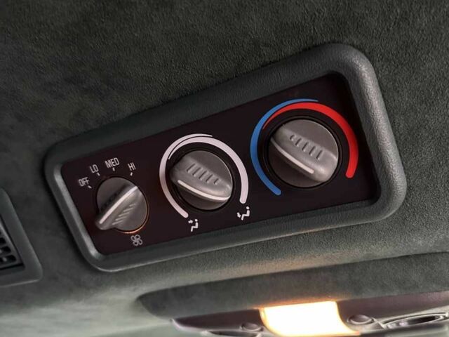 Черный Шевроле Субурбан, объемом двигателя 7.5 л и пробегом 565 тыс. км за 12000 $, фото 4 на Automoto.ua